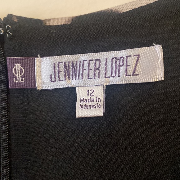 Jennifer Lopez animal print dress chain detail - Picture 5 of 8